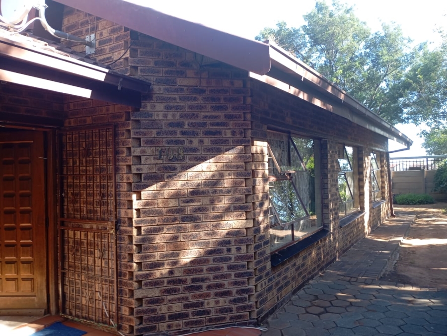 6 Bedroom Property for Sale in Lourierpark Free State